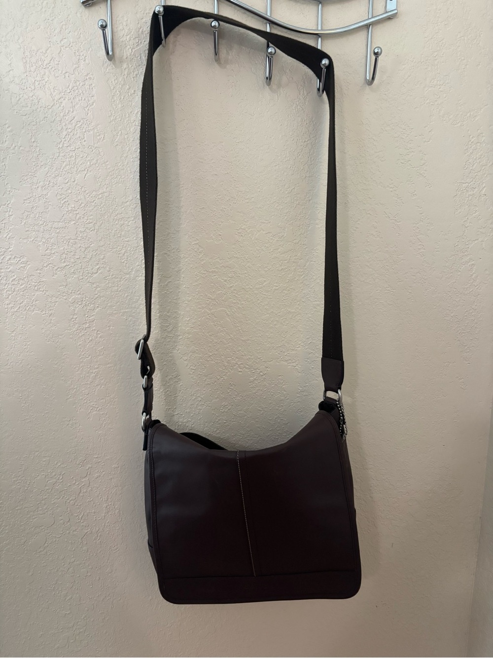 Coach Women's Shoulder Bag in Dark Brown
